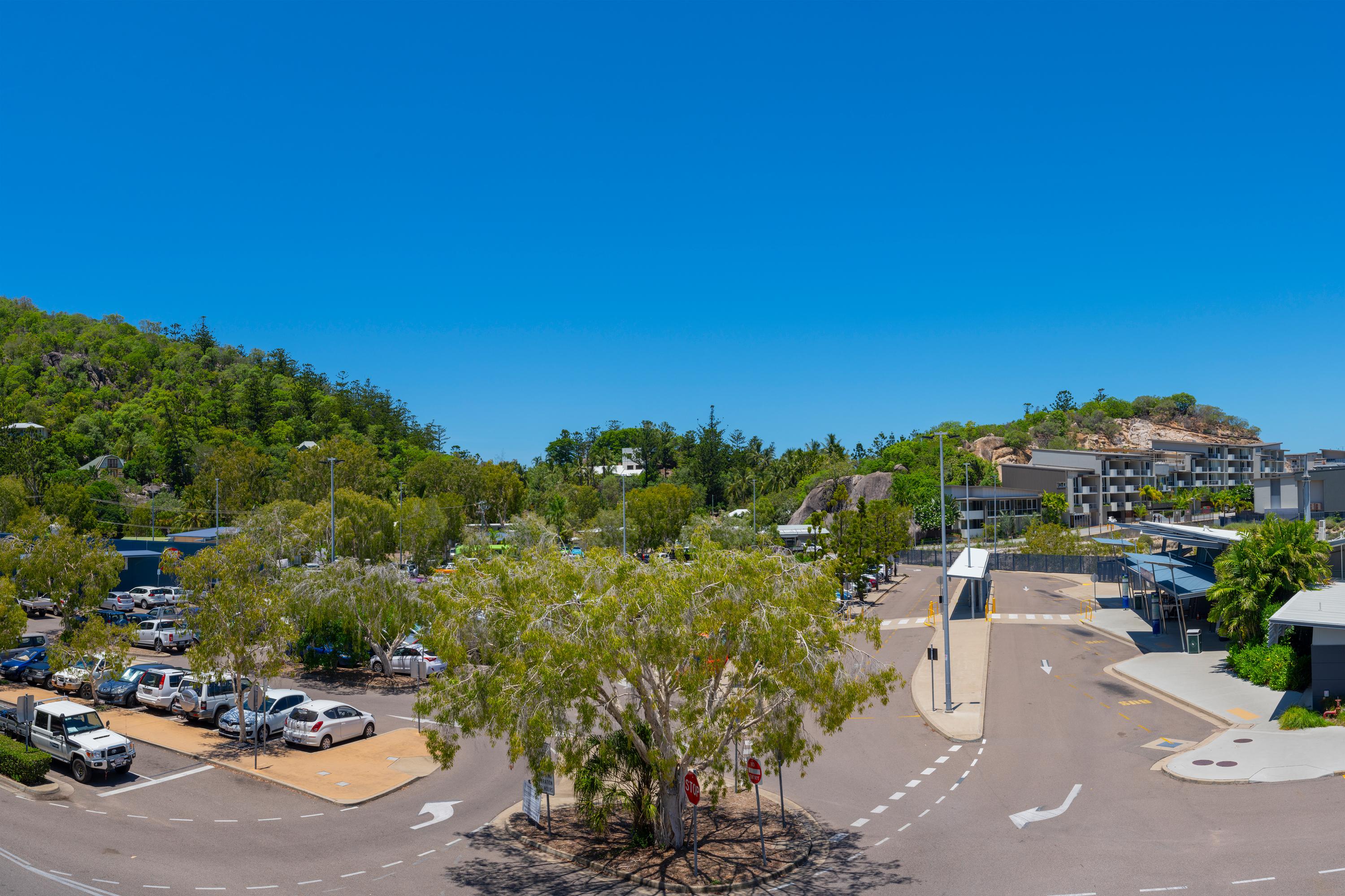 Hotel Peppers Blue on Blue à Nelly Bay Extérieur photo Aerial view of the Village, 2016