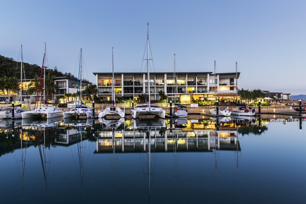 Hotel Peppers Blue on Blue à Nelly Bay Extérieur photo The Marina Residences